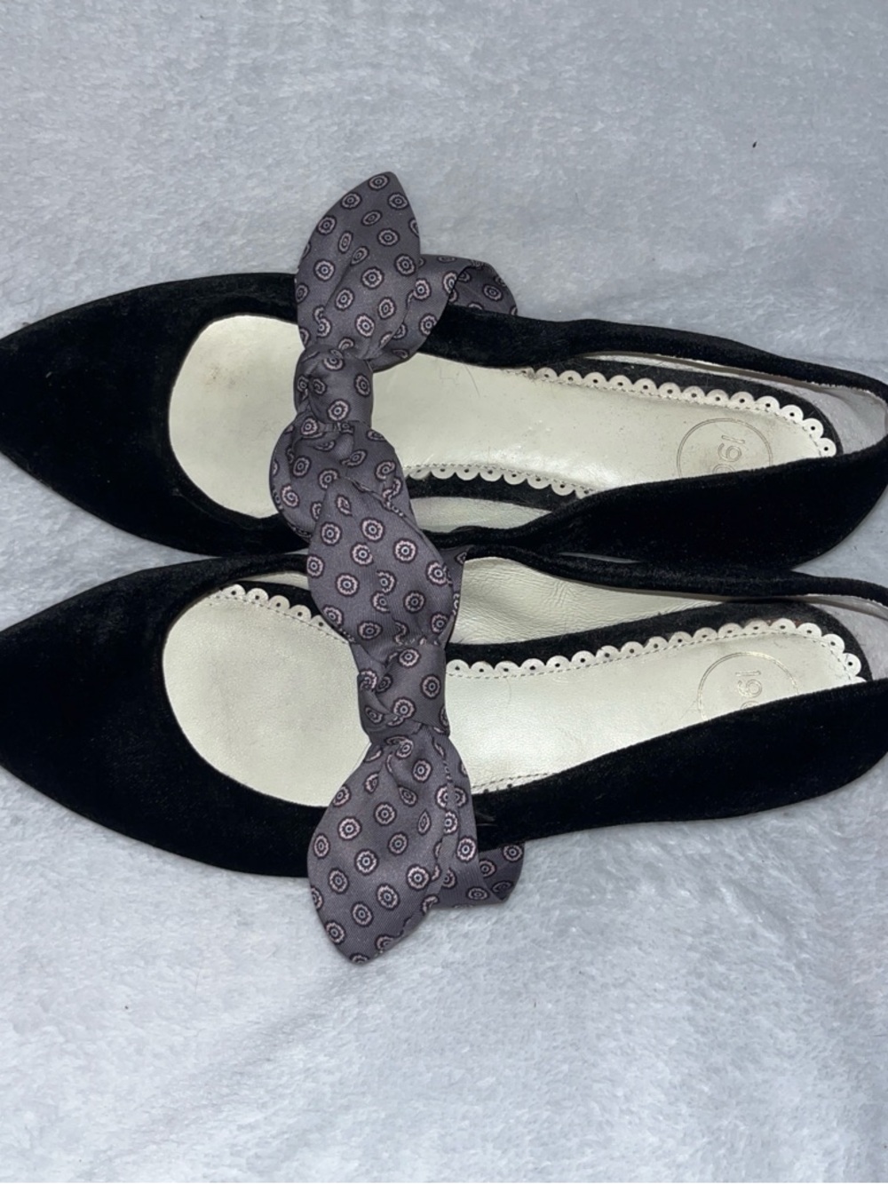 1901 Pointed Toe Flats with Bow